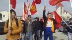 Талас: Шайлоого нааразылар жөө жүрүшкө чыкты