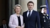 Președintele Franței, Emmanuel Macron, și președinta Comisiei Europene, Ursula von der Leyen, la summitul informal de la Paris unde s-a discutat situația din Ucraina și securitatea europeană. 