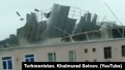 Ураган повредил крыши жилых домов в Лебапском велаяте Туркменистана