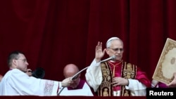 Конклав обрав нового папу Римського 8 травня. Ним став кардинал Роберт Френсіс Прево (праворуч) родом з Чикаго