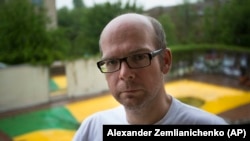 Питер Леонард.