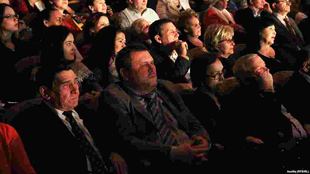 Камалда "Тантана" премиясе тапшыру тамашасы: (сулдан) Хәлим Җәләл, Ркаил Зәйдулла