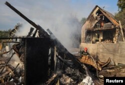 Разрушена къща в село Скнилив в покрайнините на Лвов, Украйна, 21 август 2025 г.