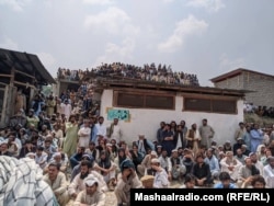 د جلسې یوه څنډه