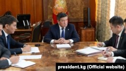 Сооронбай Жээнбеков провел рабочее совещание по ситуации на кыргызско-таджикской границе. 