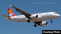 Самолет Садыра Жапарова оформлен в национальных цветах, с изображением головы беркута на киле