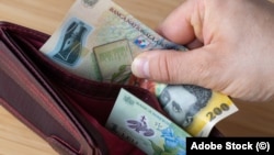 Leul s-a depreciat cu 3% în intervalul de după alegeri și cursul de schimb a trecut în premieră de pragul de 5 lei / euro.