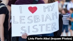 România rămâne printre ultimele 7 țări din UE care nu recunosc legal cuplurile gay