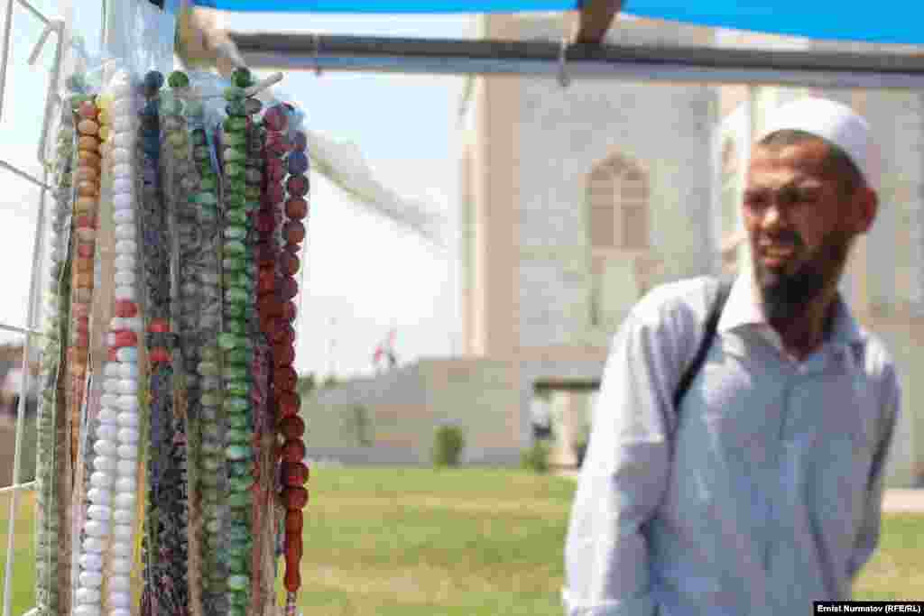 Новая мечеть "Сулайман-Тоо" в Оше, построенная на частные пожертвования