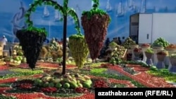 Выставка бахчевых в Авазе во время Конференции ООН по развивающимся странам, не имеющим выхода к морю