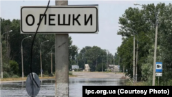 Під час повені окуповані Олешки накривало хвилями, які сягали 4-го поверху, розповідають місцеві жителі 