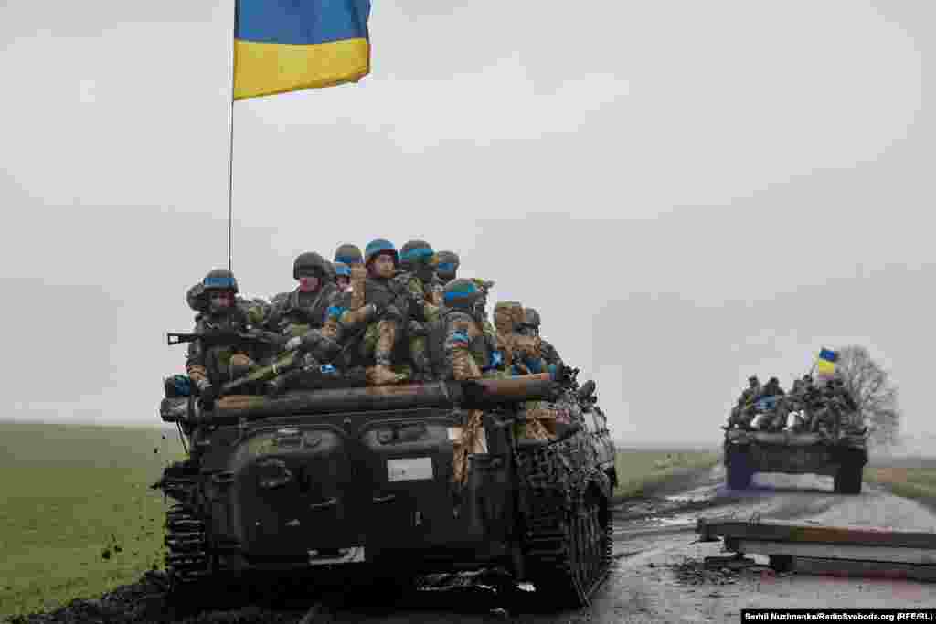 Підрозділи 8-го окремого гірсько-штурмового батальйону 10-ї ОГШБр «Едельвейс» рейдовим маршем рухаються до кордонів України під час звільнення Чернігівщини, квітень 2022 року