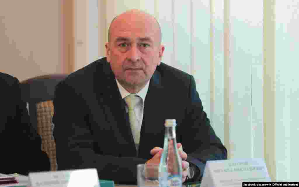 У серпні 2019 року управління Слідкому в Криму і Севастополі об'єднали в одну структуру. Керівником об'єднаного управління призначили Володимира Терентьєва. Колишнього очільника Слідкому Криму (з 2014 року) Михайла Назарова (на фото) відправили на пенсію, але вже в листопаді 2020 року він став новим російським віцепрем'єром Криму