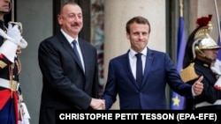 Ֆրանսիայի նախագահ Էմանյուել Մակրոնը Փարիզում ընդունում է Ադրբեջանի նախագահ Իլհամ Ալիևին, հուլիսի, 2018թ.