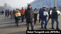 «Мыйзамдуулук үчүн» жөө жүрүшкө чыккандар. 3-январь, 2021-жыл.