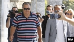 Бизнисменот Силјан Мицевски пред да даде исказ за случајот „Рекет“.