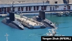 Підводні човни проєкту 636.3 «Варшавянка» Чорноморського флоту РФ у Південній бухті Севастополя (фото від червня 2022 року)