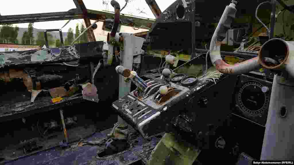 Авиакомпания "Кыргызстан" в 2010&ndash;2012 годы внесла в расписание ежедневные рейсы Ош-Казарман, но самолет&nbsp; Ан&ndash;24 так и не совершил ни одного рейса в Тогуз-Тороузский район. Частная компания "Скай Бишкек" в 2013 году так же не смогла продать ни один билет на рейс Ош-Казарман.