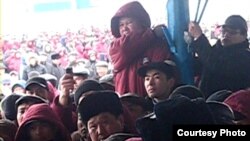 Бастующие в Жанаозене рабочие "КазМунайГаза".  Мангистауская область, 10 марта 2010 года.