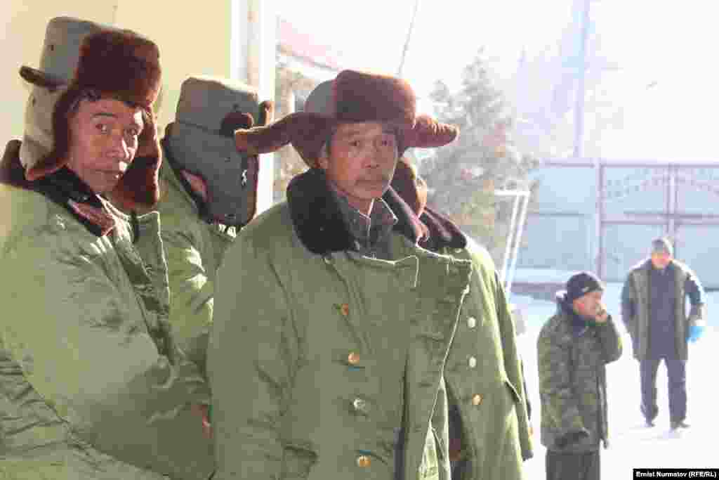 Кечээги жаңжалга кытайлык ишкердин мобилдик телефону жоголуп, аны уурдаган деп шектелген кыргыздарды кытай ишкерлери сабап койгону себеп болгон.