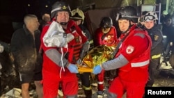 На фоне переговоров в Женеве вечером 23 ноября российский беспилотник нанес удар по жилому району в Харькове. Погибли по меньшей мере четыре человека 