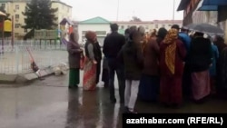 Очередь за хлебом, Ашхабад, февраль, 2020