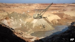A view of an ilmenite open-pit mine in a canyon in the central region of Kirovohrad, Ukraine, in February. Reaching a deal to give US companies access to Ukraine's mineral resources has proved difficult, with clashes and acrimony highlighting the talks.