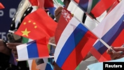 Флаги стран-участниц на церемонии в Москве, стартовавшей отсчет ста дней до финала конкурса «Интервидение»