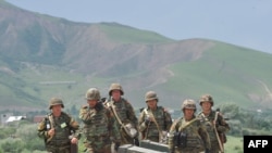 Куралдуу күчтөрдүн атайын даярдыктагы "Скорпион" тобунун жоокерлери Ала-Тоо машыгу жайында, 2011-жылдын 25-майы.