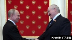 Владимир Путин и Александър Лукашенко в Москва през юни