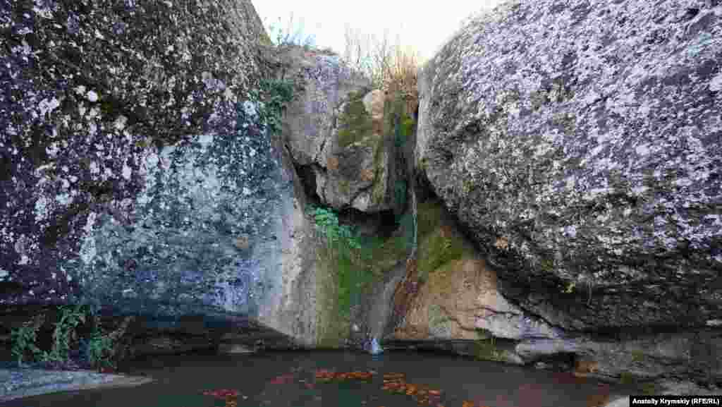 Curla özen ve uçansuvunıñ başı