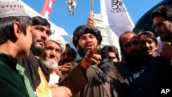 Тәліптер  адам ұрлады деген адамды дарға асты. Герат, Ауғанстан. 25 қыркүйек 2021 жыл.