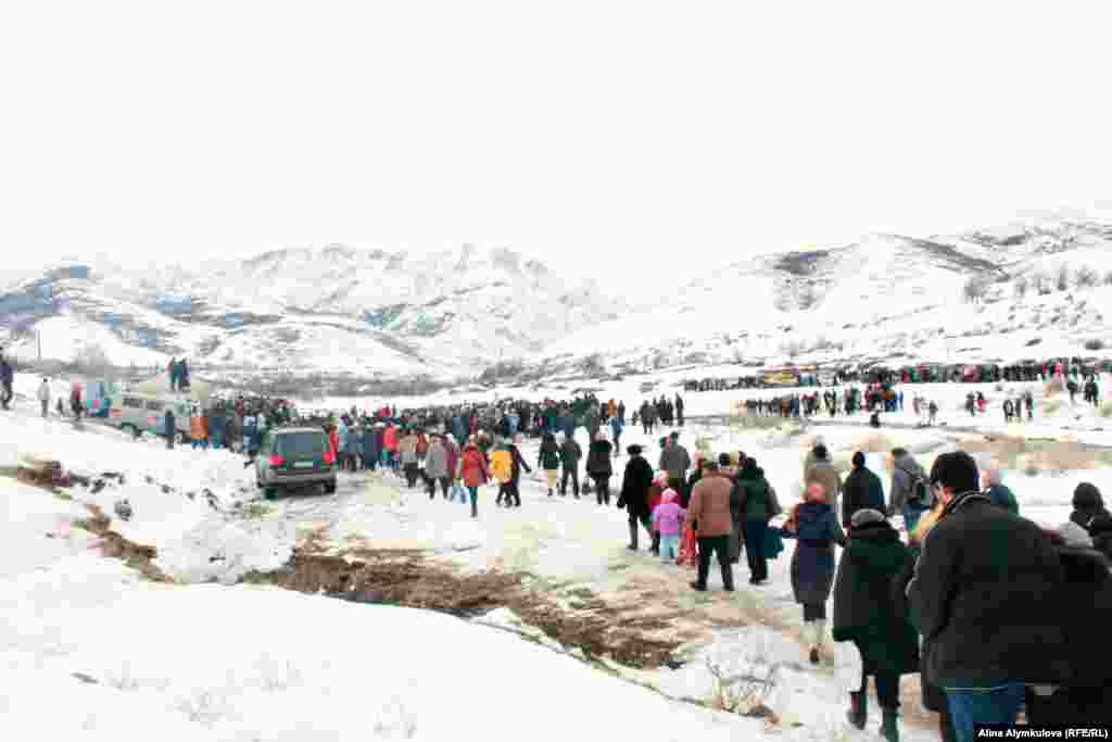 По данным кыргызстанской епархии, в крещенских купаниях участвовали 5 тысяч человек.&nbsp;