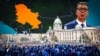 პრეზიდენტი ალექსანდარ ვუჩიჩი შეშფოთებული და დაბნეული უყურებს რა ხდება სერბეთის ქალაქების ქუჩებსა და მოედნებზე. ფოტოკოლაჟი