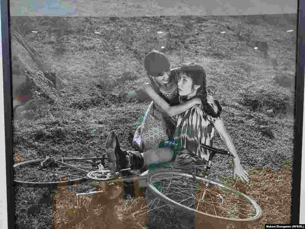 Клара Юсупжанова тартылган тасмалар жана ал өзү жараткан фильмдери кыргыз киносунун алтын фондуна кирген. Бул эмгектер Кыргызстандын маданий мурасына кошкон олутуу салым бойдон сакталып келет. (Сүрөт кинорежиссерлор Бекеш Абдылдаев менен Леонид Гуревичтин Камбаралы Бобуловдун "Түштүк кызы" чыгармасынын негизинде тартылган "Самая послушная" тасмасынан)