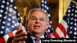 АКШ Конгрессинин сенатору Боб Менендес.