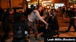 Президент Трампты колдогон жана ага каршы тараптардын өкүлдөрү кагылышкан учурлардын бири. Вашингтон, АКШ. 2020-жылдын 12-декабры.