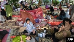 پناهجویان افغان در آگست ۲۰۲۵ در یک پارک عمومی در اسلام‌آباد پناه گرفته‌اند. (عکس آرشیف) 