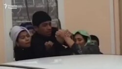 В Намангане сотрудников газового предприятия встретили с ножами