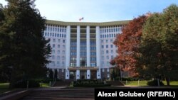 23 de concurenți electorali vor cere votul alegătorilor moldoveni pe 28 septembrie pentru a putea ajunge în Parlament.