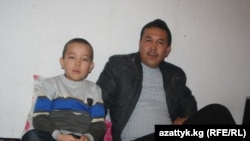Ырыскелди с отцом Бакытом перед операцией. 17 января 2013 года