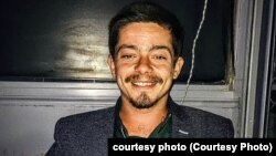 „ჩვენ დახმარებას ვუწევთ ბრიტანელ მამაკაცს საქართველოში და კავშირზე ვართ ადგილობრივ ხელისუფლებასთან“ - ეუბნებიან რადიო თავისუფლებას ბრიტანეთის საელჩოში.