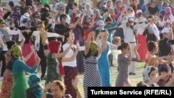 Türkmenistanyň Garaşsyzlyk baýramçylygy mynasybetli geçiriljek dabaralara taýýarlyk görýän döwlet işgärleri