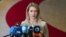 Înaltul Reprezentant al UE și vicepreședinte pentru afaceri externe și politica de securitate, Kaja Kallas, vorbește presei la sosirea sa la reuniunea Consiliului Afaceri Externe, la sediul UE din Bruxelles, pe 20 noiembrie 2025. 