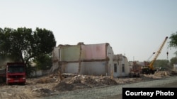 Уйлар бузилиши аввал Ўзбекистоннинг бошқа ҳудудларида ҳам, хусусан, Урганчда (суратда) ҳам кузатилганди.