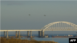 Винищувачі над Керченським мостом, ілюстративне фото