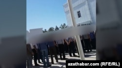 Очередь у банкомата. Туркменистан, август, 2020