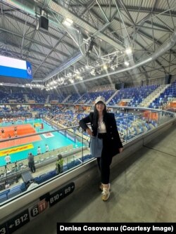 Denisa Cosoveanu trăiește la Milano. Are o viață bună și deocamdată nu se gândește să se reîntoarcă în România. A votat, însă, cu speranța unui viitor mai bun pentru țară.