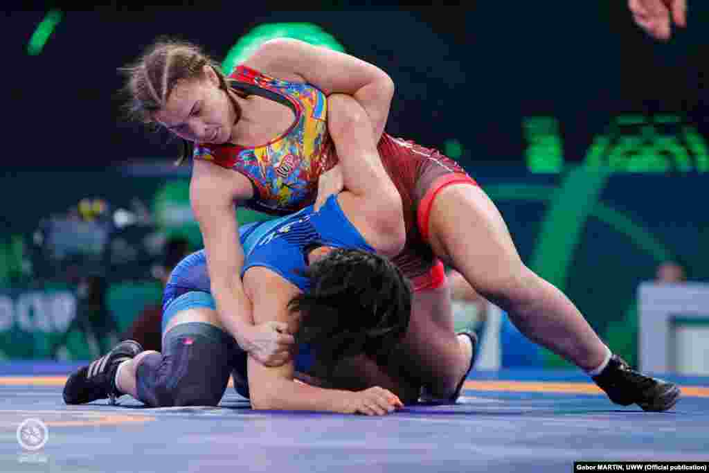 Мээрим Жуманазарова жарым финалда украиналык Алина Бережнаны утуп алды. Эми ал финалда чехиялык Адэла Ханзликова менен күч сынашат.&nbsp;