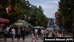 Viznom liberalizacijom nisu obuhvaćeni pasoši Koordinacione uprave, koje ima većina Srba na severu Kosova (Mitrovica, maj 2018)